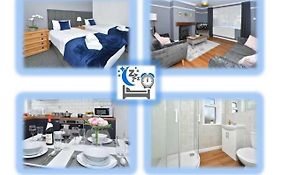 Orion House - Sleeps 6, Driveway, Garden